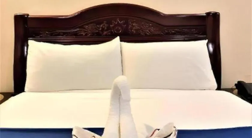 Clark Imperial Hotel Ángeles 3*,